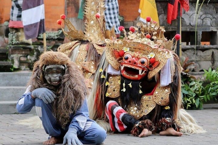 Ubud Private Tour : Barong Dance, Temple, Falls and Rice Terrace — photo 1 of 9