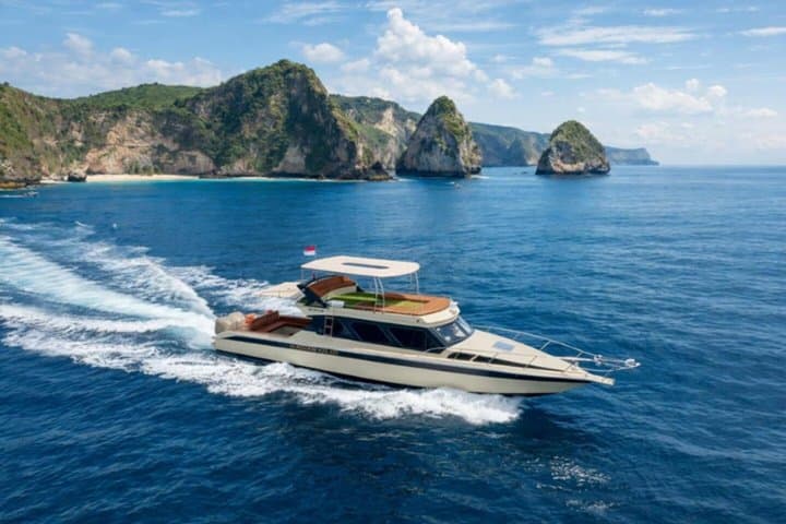 Bali Yacht Cruise Manta Ray Snorkeling and Nusa Penida — photo 1 of 11