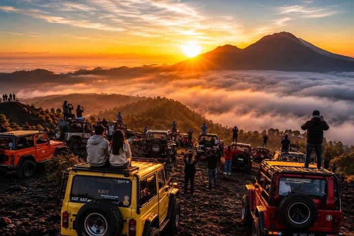 Private Mt. Batur Sunrise Jeep & Black Lava Adventure & Breakfast — photo 1 of 13