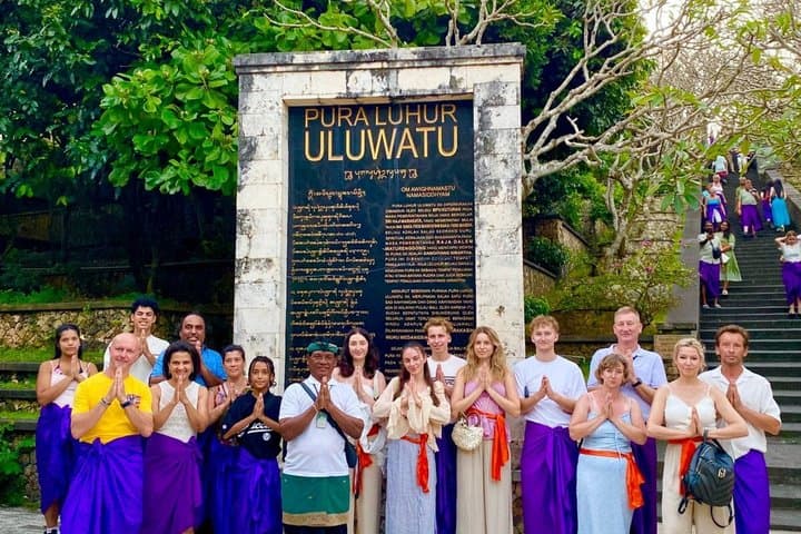 Uluwatu Temple Entry and Kecak Dance Guided Tour — photo 1 of 15