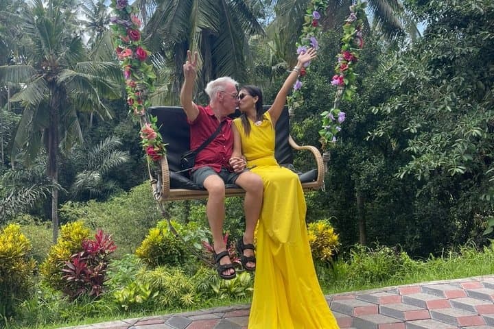 Ubud Full Day Cultural Tour Batik Temples Waterfall and Swing — photo 1 of 5