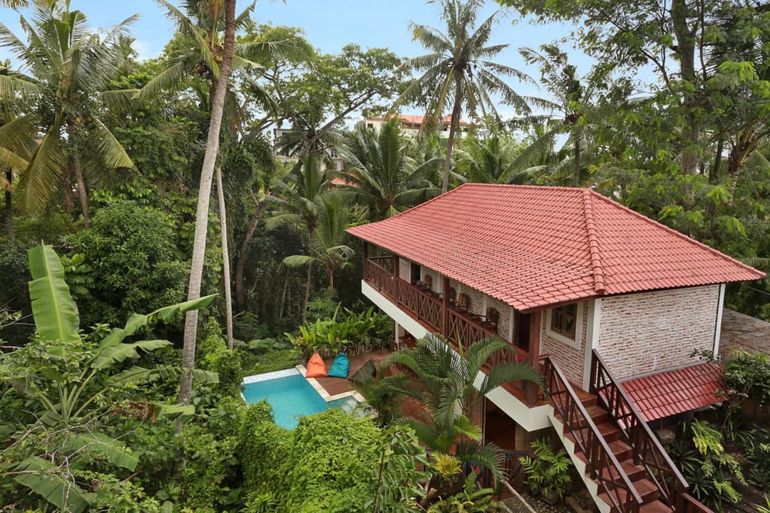 Danaya's villa — photo 1 of 37