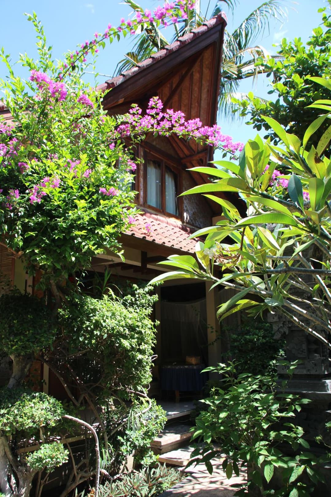 Blue Star Bungalows & Cafe — photo 1 of 73