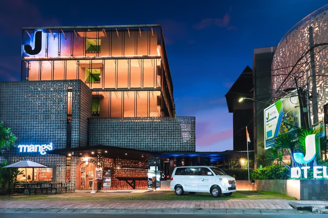 J Hotel Kuta — photo 1 of 28