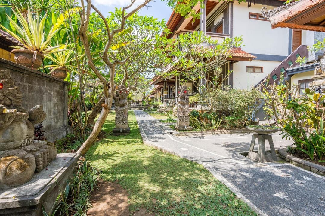 Sagitarius Inn — photo 1 of 115