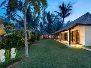 Villa Candi Kecil Empat by Villa Finder
