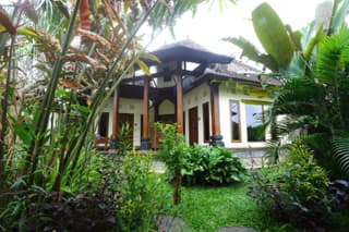 Loka Sari Guest House and Spa