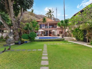 Villa Pantai Candidasa by Villa Finder