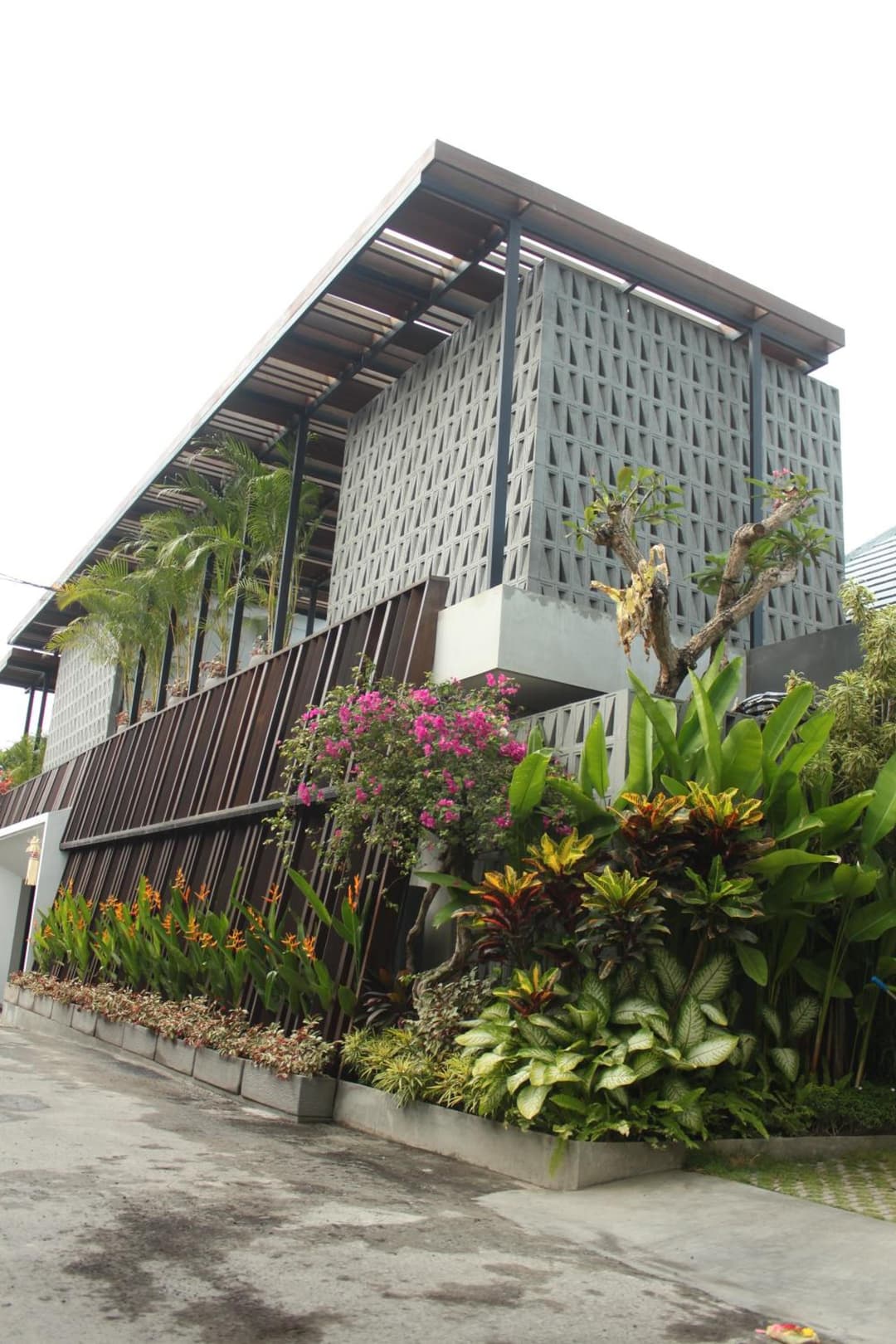 The Kemilau Hotel & Villa Canggu Bali — photo 1 of 108