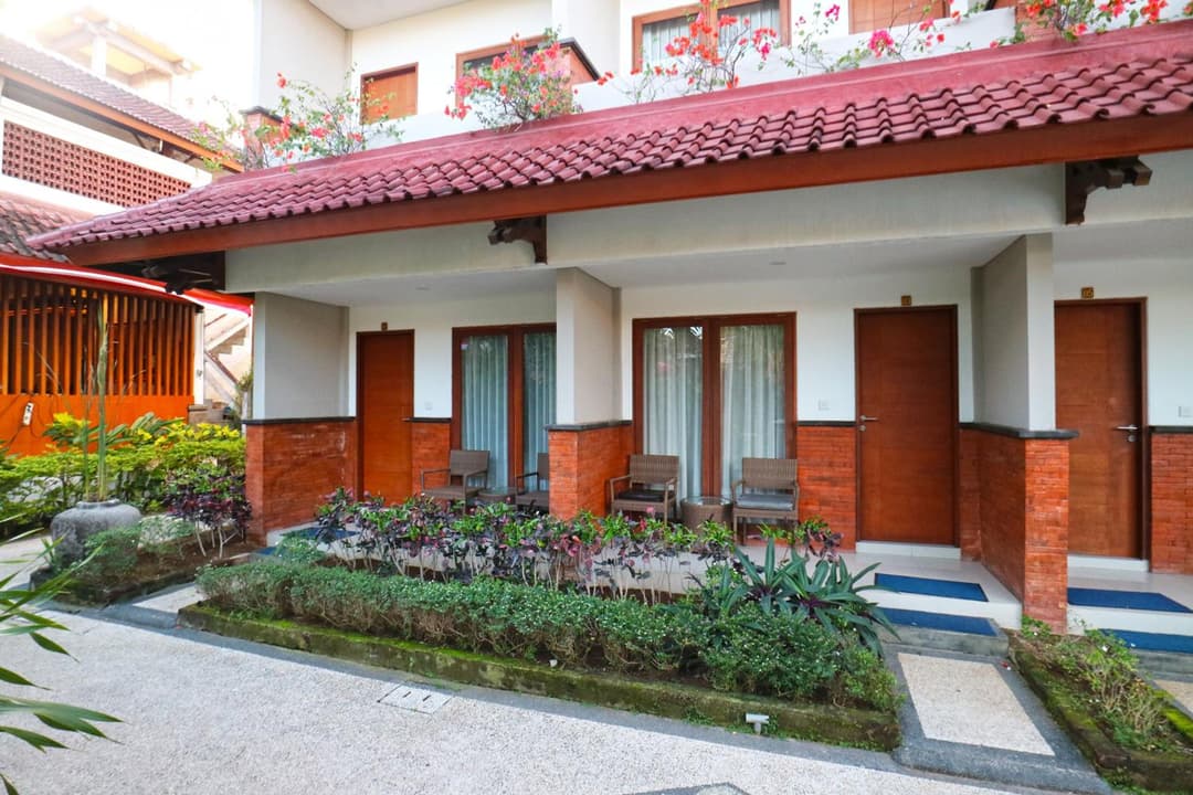 Hotel Sinar Bali Legian — photo 1 of 92