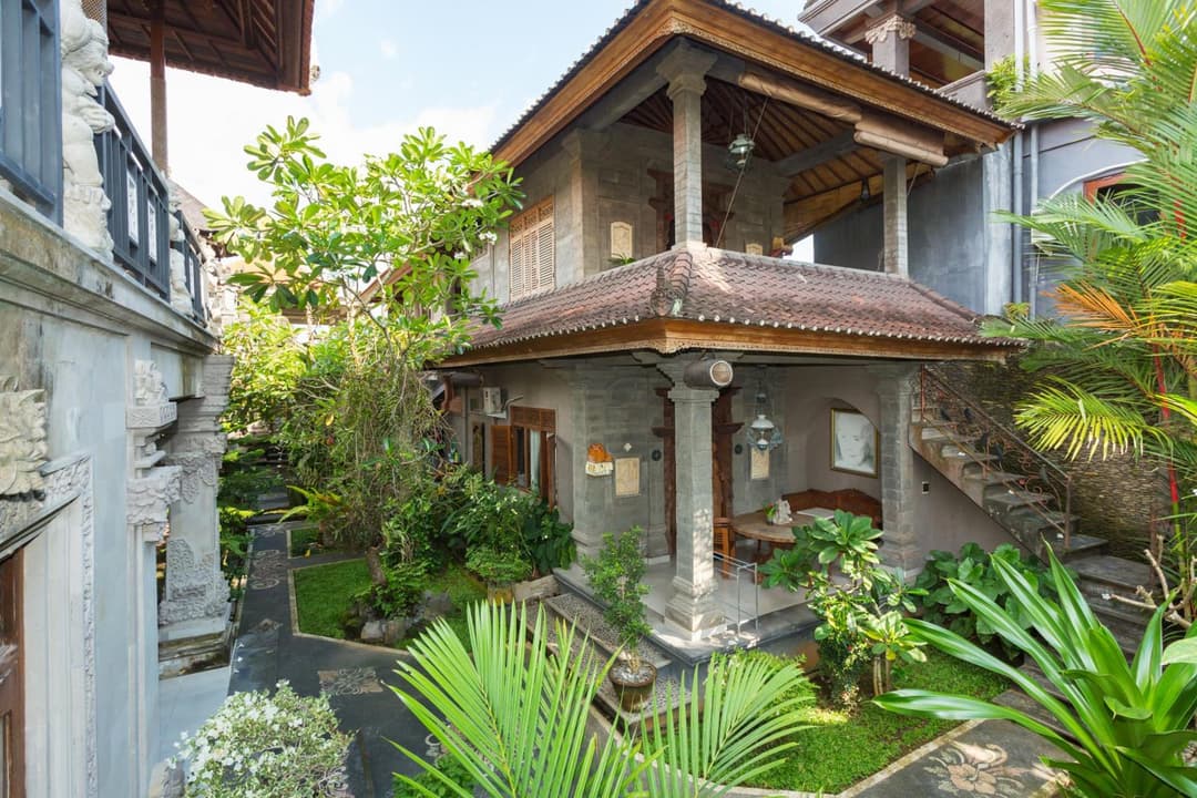 Bali Moon Guest House — photo 1 of 44