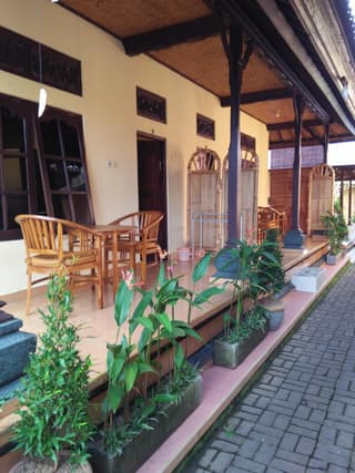 Wirya House