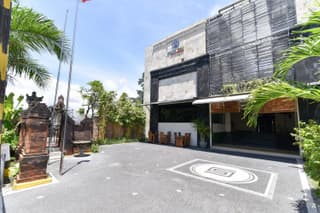 RedDoorz Plus near Mall Bali Galeria 2