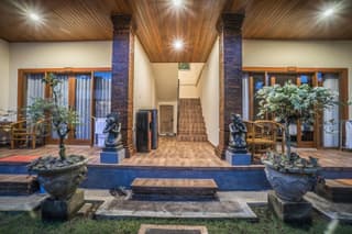 Saka House