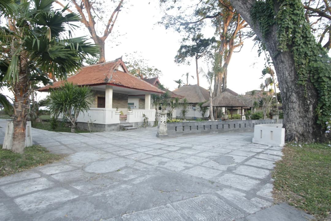 Alit Beach Resort and Villas — photo 1 of 54