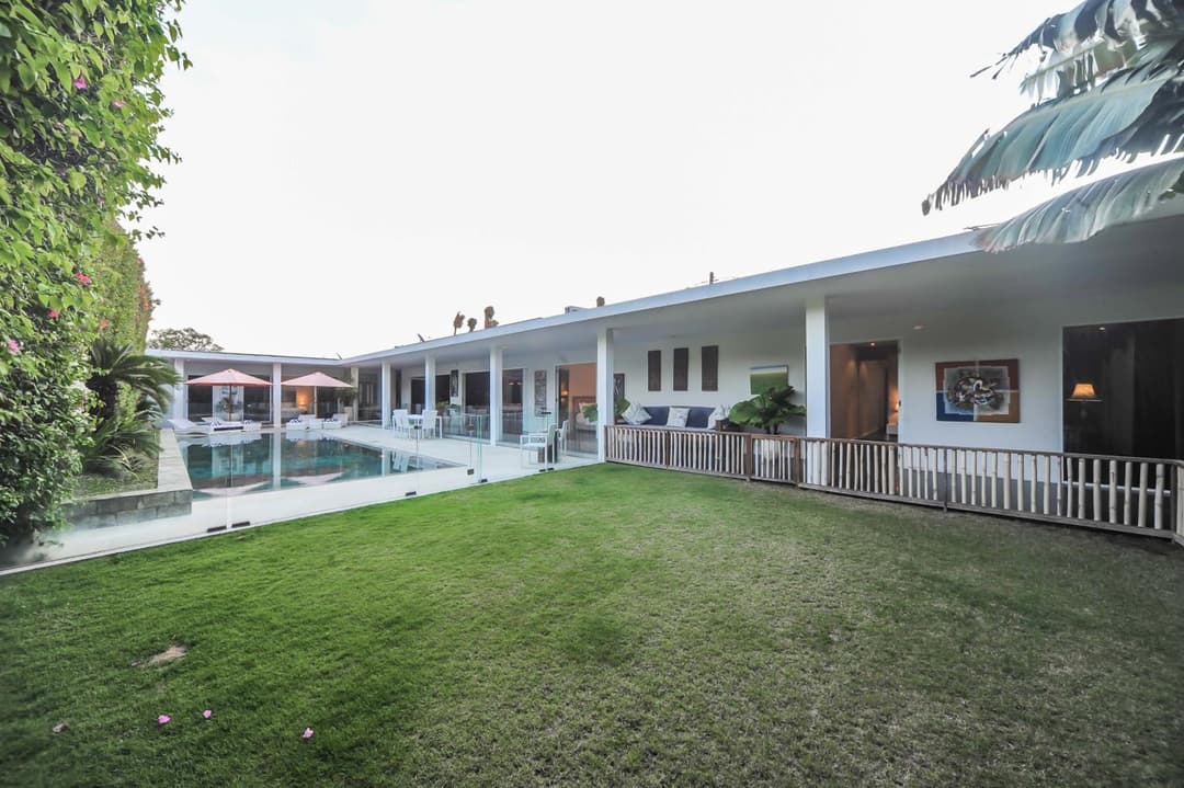 Casa Priya Petitenget — photo 1 of 56