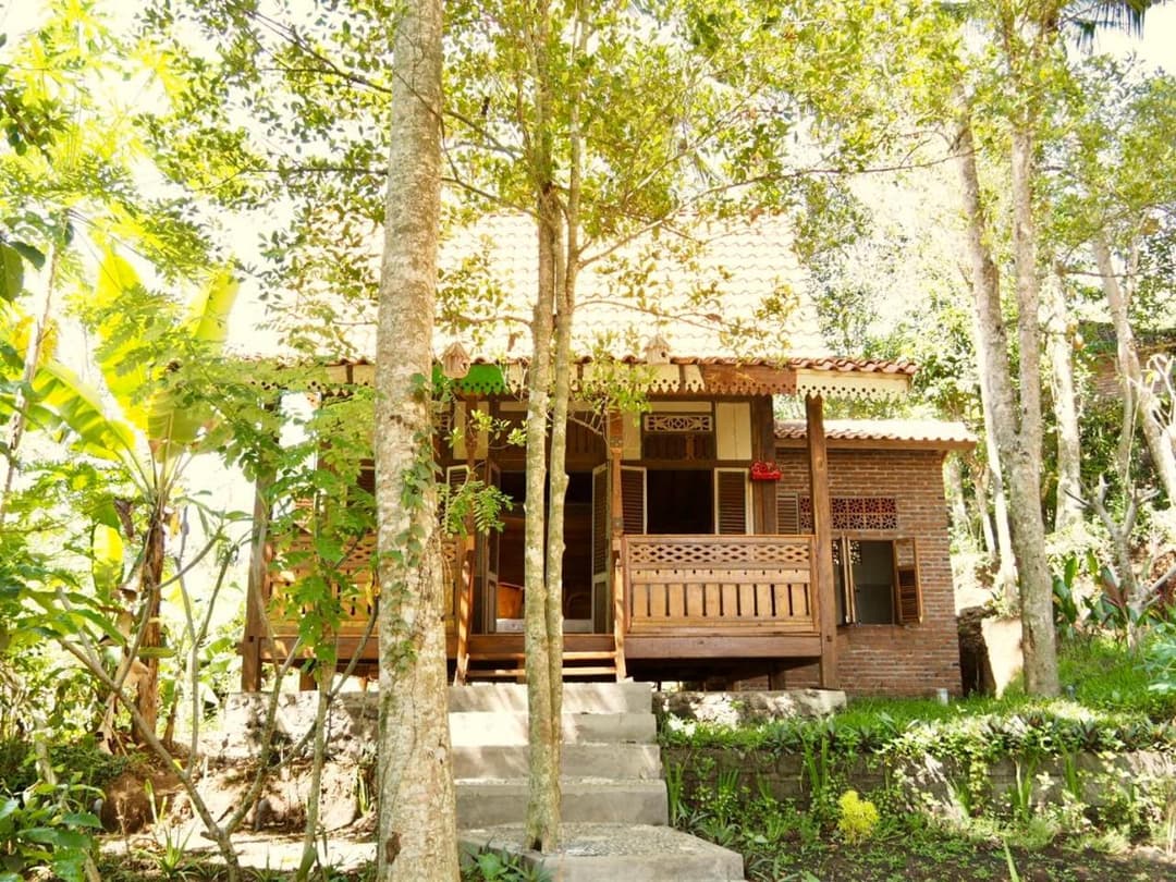 Green Vanilla Bungalow — photo 1 of 20