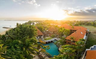 Puri Santrian Beach Resort And Spa