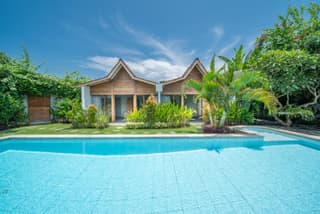 Villa Nahema - 4BR Villa in Seminyak Next to the Beach