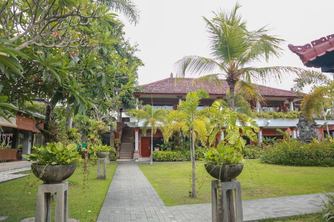 The Cakra Hotel — photo 1 of 67