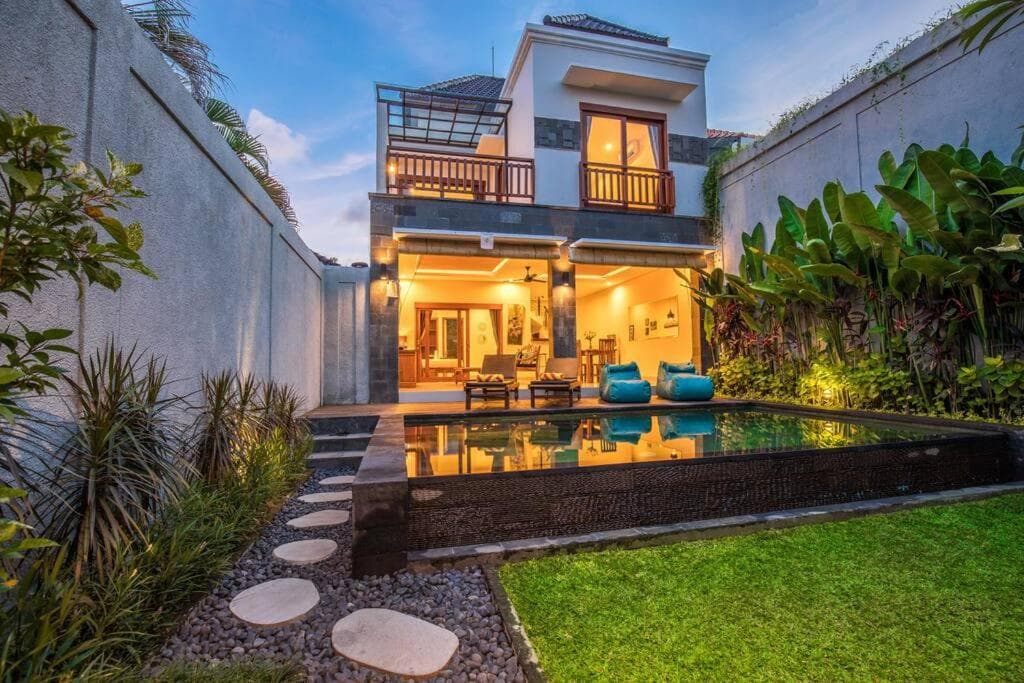 Villa Hitam Putih Legian Bali — photo 1 of 29