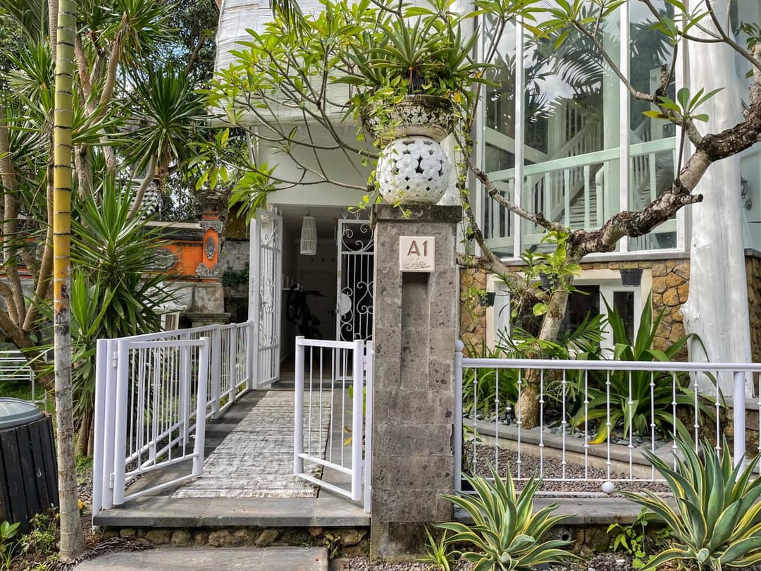 Beach House Canggu - 150m Berawa beach — photo 1 of 50