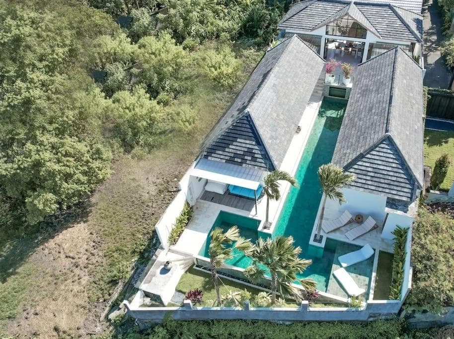 Villa Hakem Elegant and modern 4 bedrooms villa pool view — photo 1 of 1