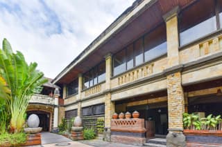 Super OYO Townhouse Oak Maxi Hotel Legian