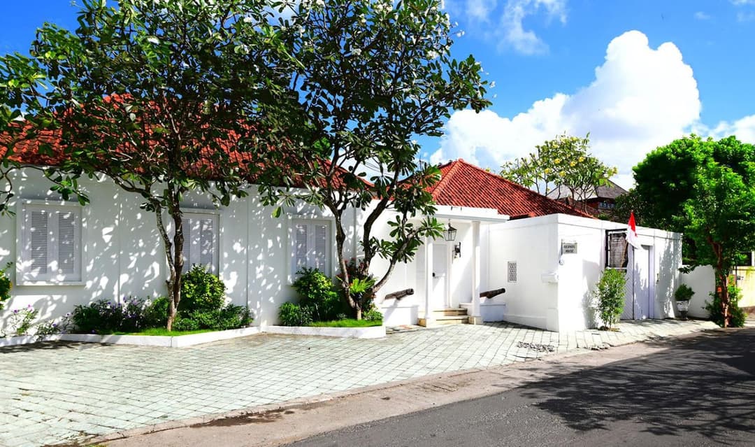 Kolonial House — photo 1 of 23