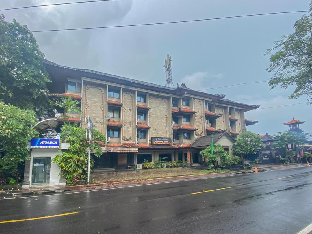 Urbanview Hotel Taman Suci Denpasar Bali — photo 1 of 56