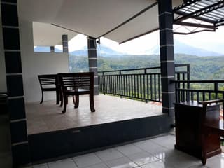 One Homestay and Warung