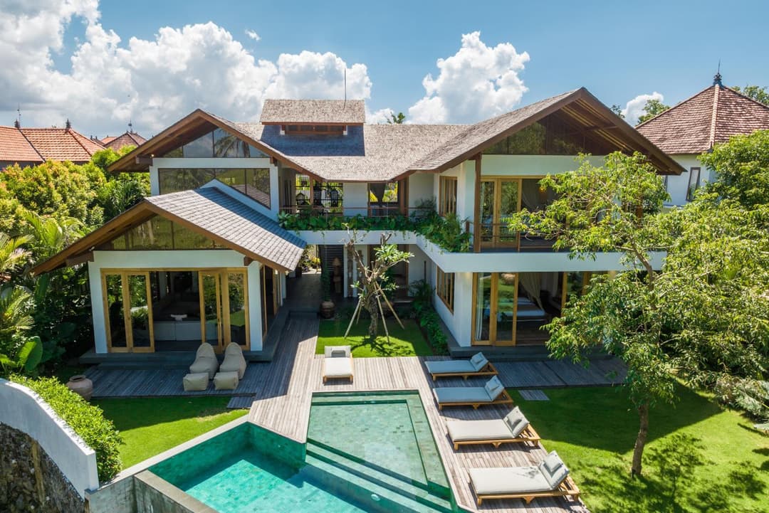 Villa Kauh - Luxury Tropical 5BR Villa Close to Pererenan Beach — photo 1 of 1