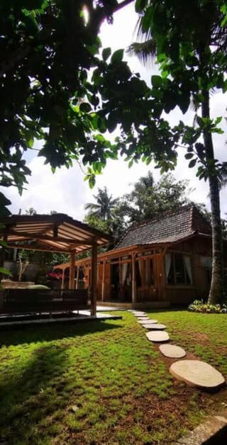 The Birdhouse Villa