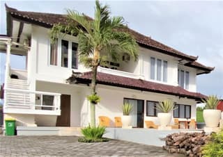 Medewi Manor