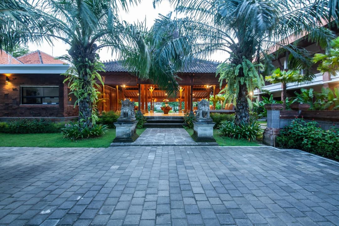 Griya Shanti Suites — photo 1 of 73