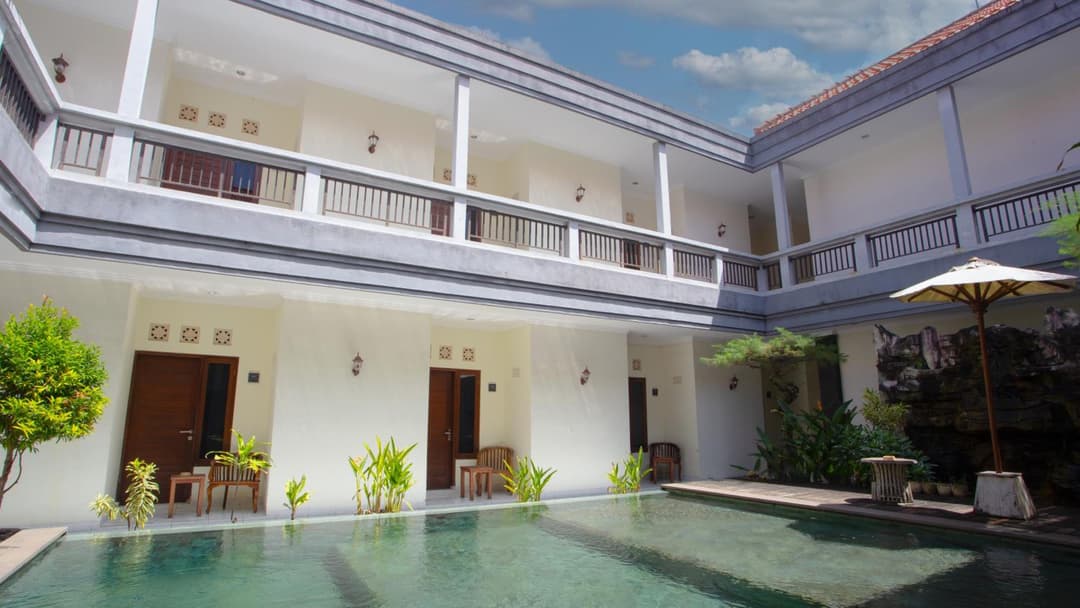 Teges Inn Kuta — photo 1 of 26
