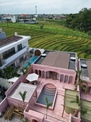 Villa Ella June