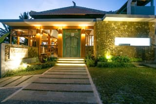 Pesantian Villa and Warung