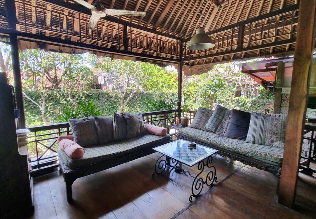 Flash Back Bungalow — photo 1 of 20
