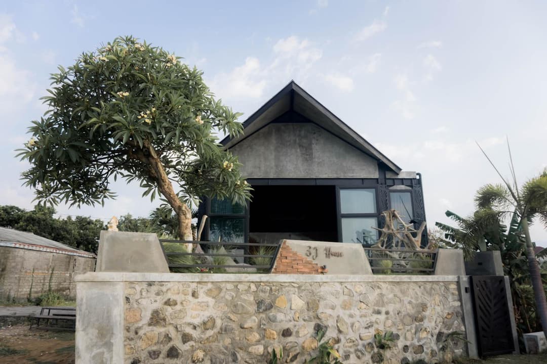 EJ House — photo 1 of 1