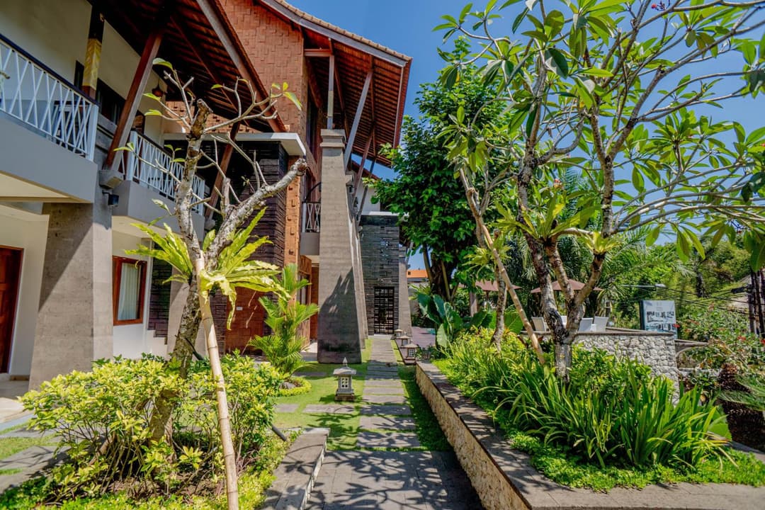 djabu Echo Beach Hotel — photo 1 of 26