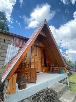 D' Tepi Danau Glamping