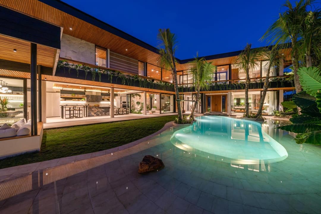 Villa Coco Bay - Iconic 8BR Tropical Villa Next to the Beach — photo 1 of 147