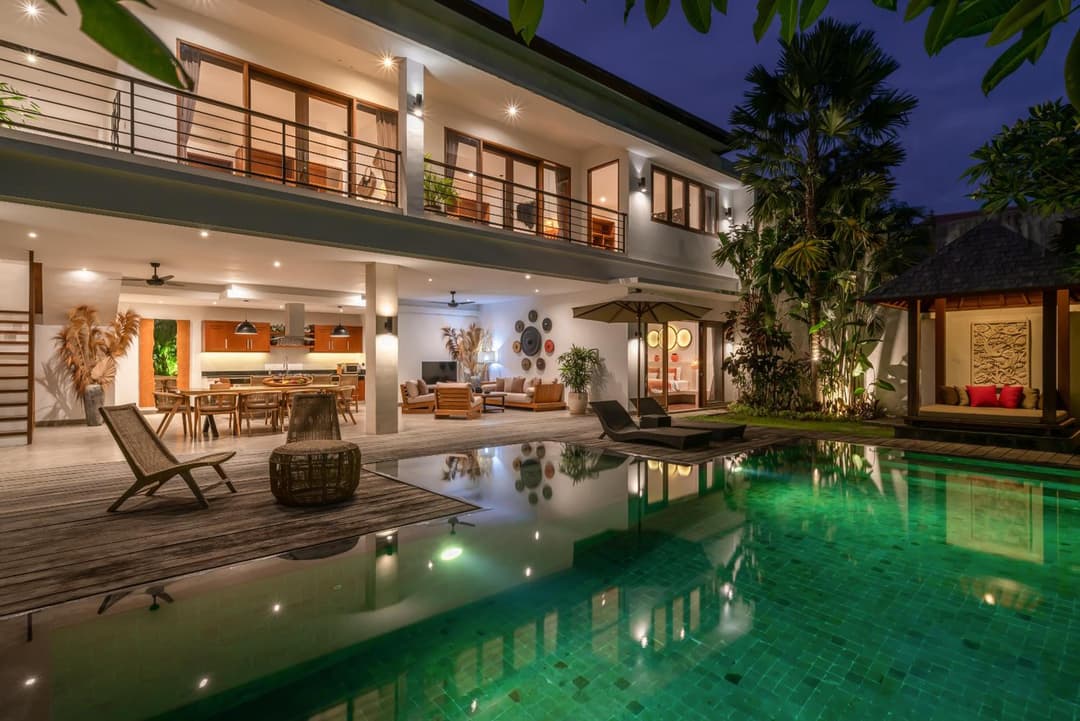 Villa Lisy - Spacious 4BR Villa with Large Swimming Pool — photo 1 of 88