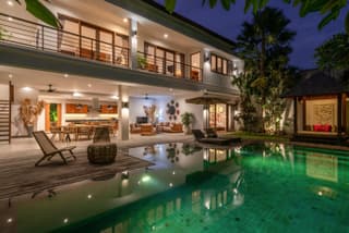Villa Lisy - Spacious 4BR Villa with Large Swimming Pool