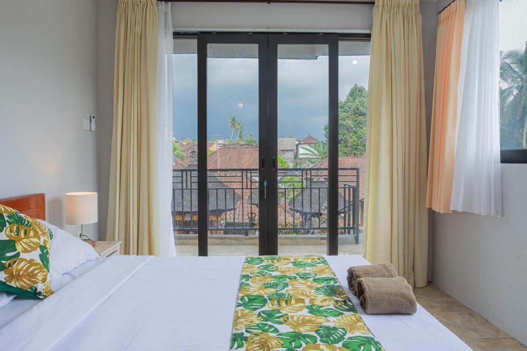 Griya Buda Guest House by Aligna Hospitality — photo 1 of 17