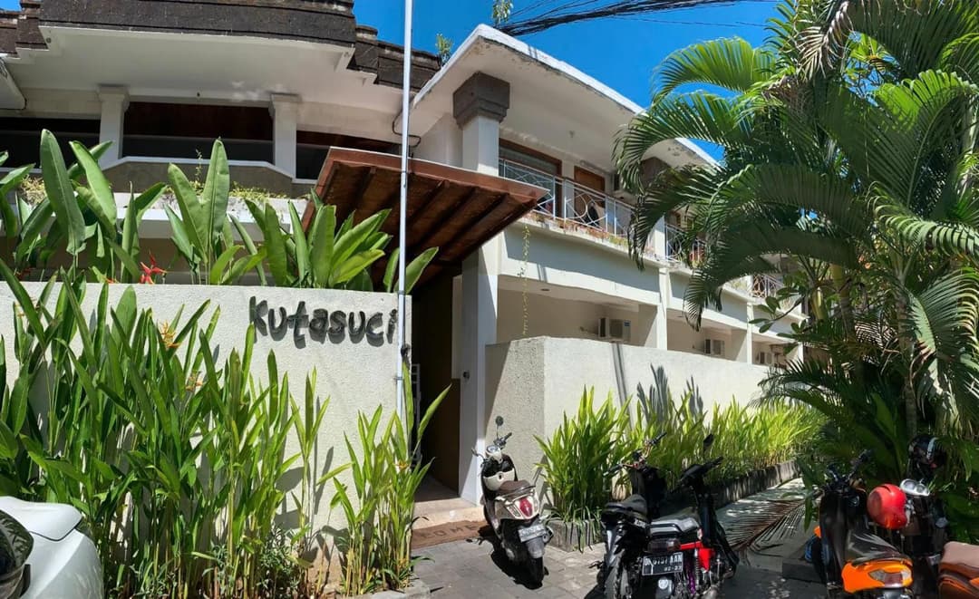 Kuta Suci Guesthouse — photo 1 of 87