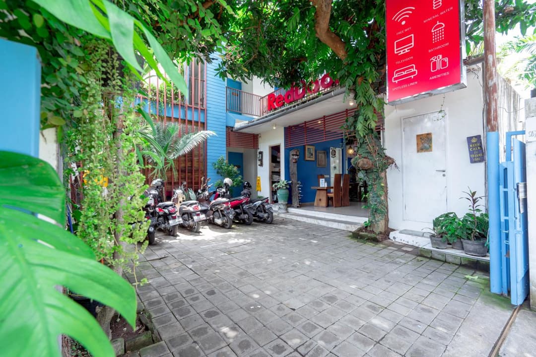RedDoorz near Pantai Sanur Bali — photo 1 of 30