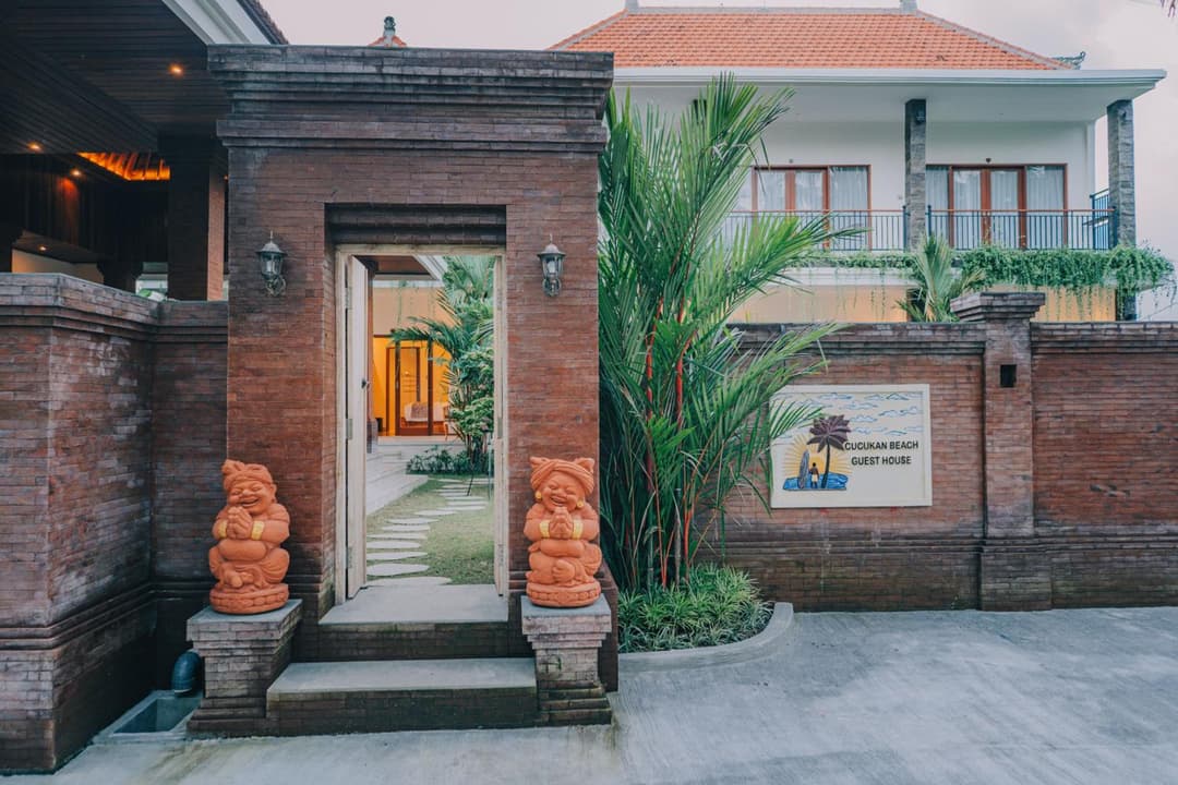 Cucukan Beach Guest House — photo 1 of 19
