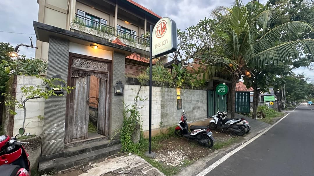 Bukawa Lodge Jimbaran — photo 1 of 44